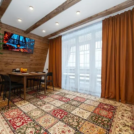 Villa Freeman-2 весь триповерховий для 10гостей Palyanytsya