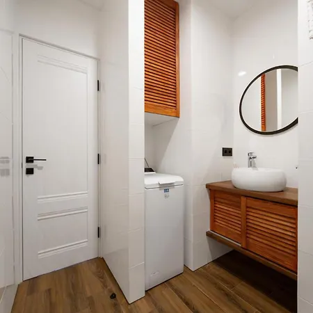 Villa Freeman-2 весь триповерховий для 10гостей Palyanytsya