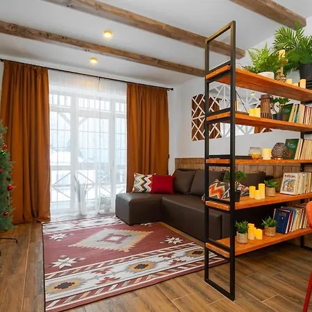 Villa Freeman-2 весь триповерховий для 10гостей Palyanytsya